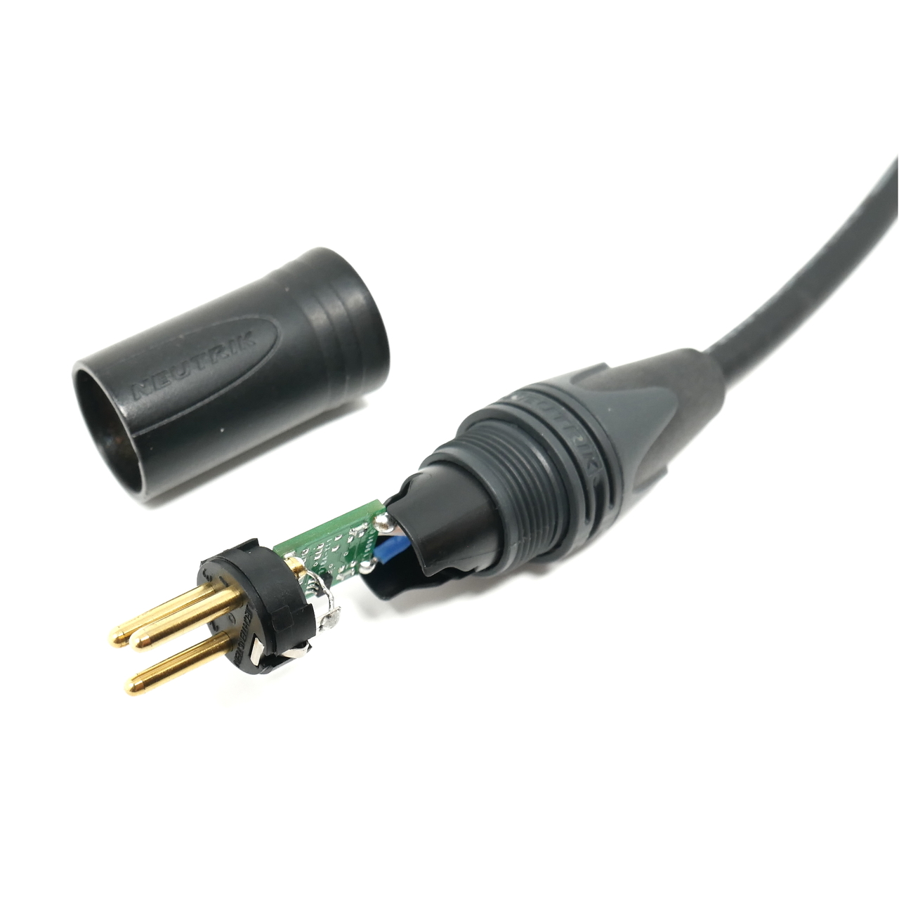 microphone-booster-cable-inside-amp