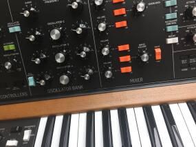 Behringer Poly D