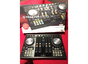 Native Instruments Traktor Kontrol S4 mk2 (92517)