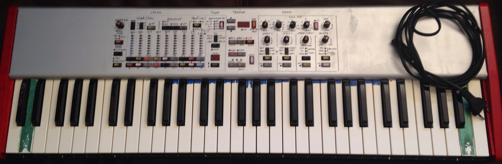 Cherche Nord Electro 3, 61 touches, customisé (capot repeint en gris, sérigraphies réécrites à la main)