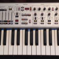 Cherche Nord Electro 3, 61 touches, customisé (capot repeint en gris, sérigraphies réécrites à la main)