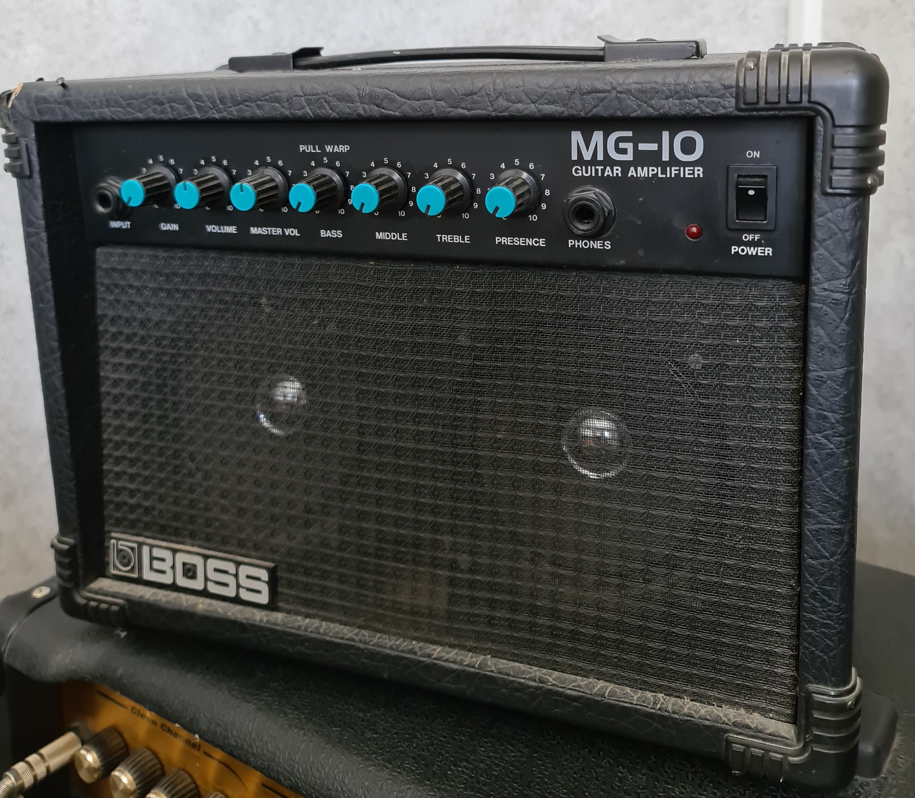 boss mg 10 amp