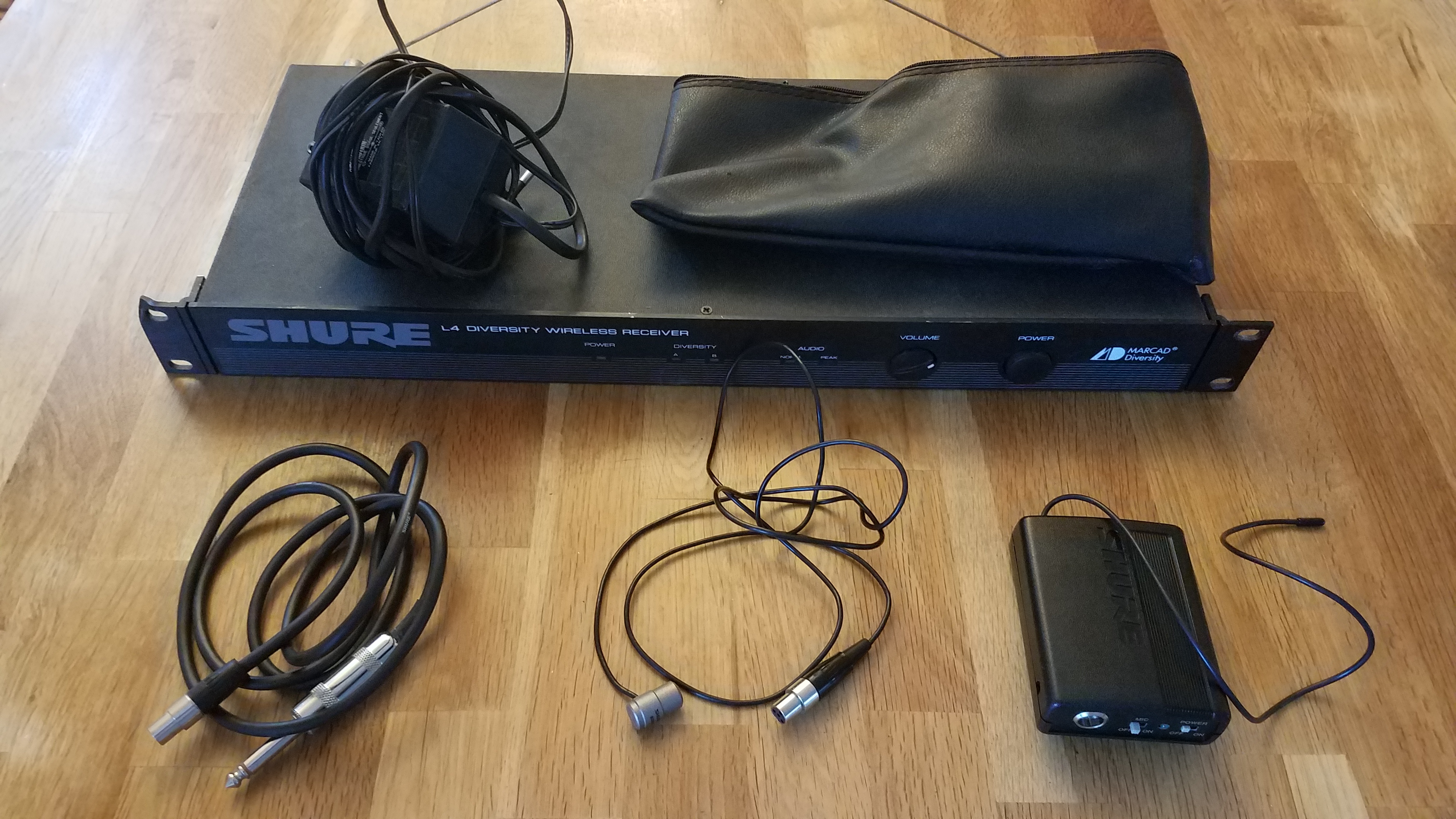 Ensemble H.F Shure L4 Diversity