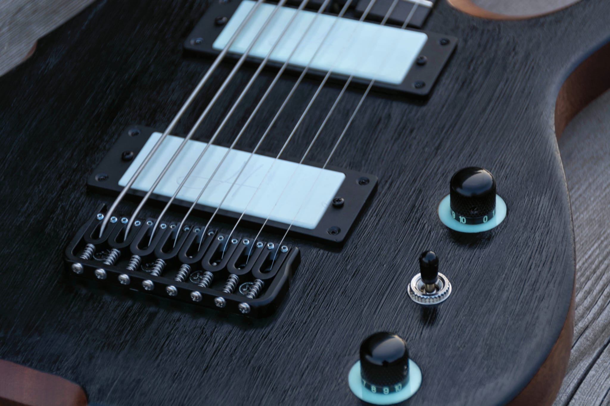 Hufschmid Guitars Outrenoir