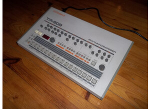 Roland TR-909 (92959)