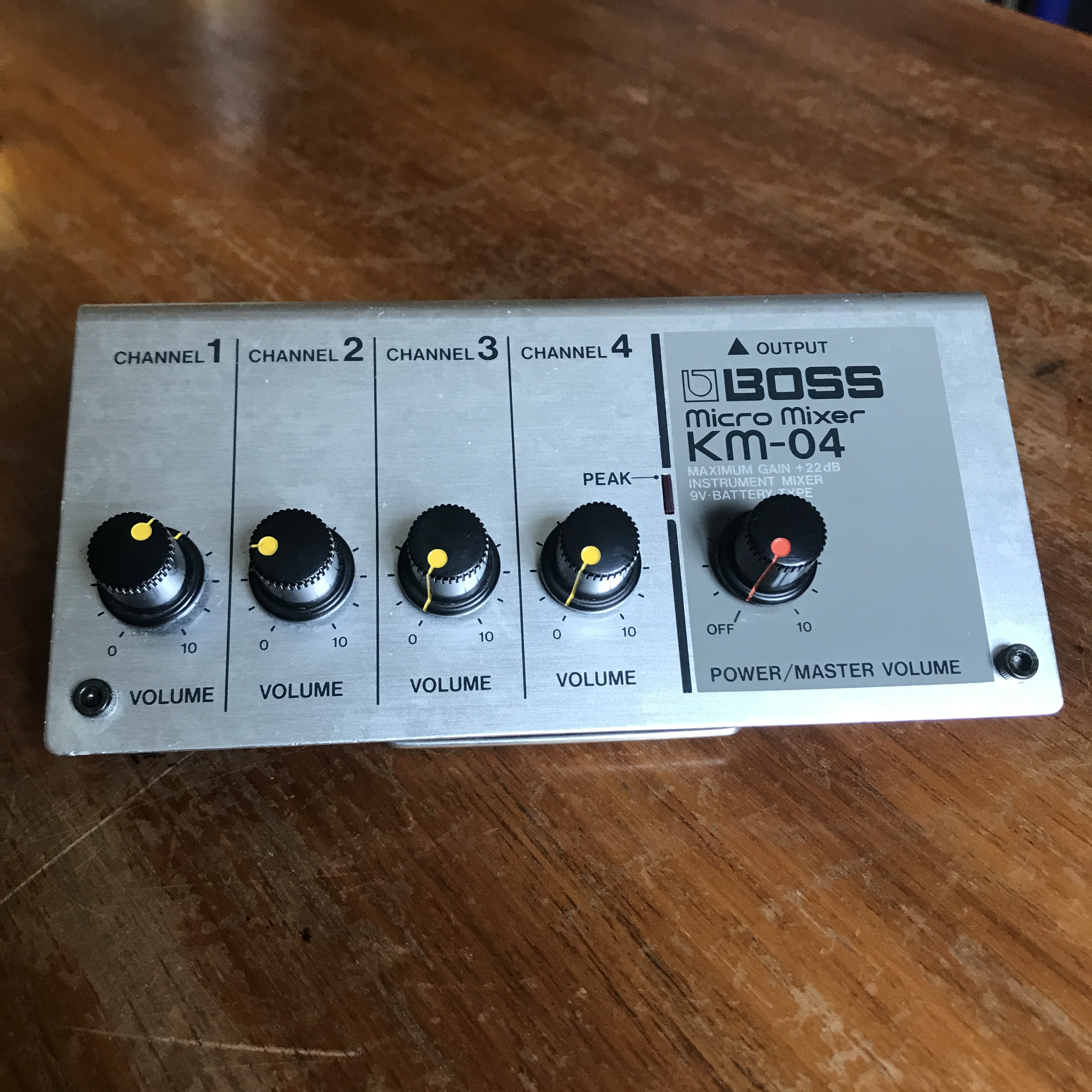 Pictures and images Boss KM-04 Micro Mixer - Audiofanzine