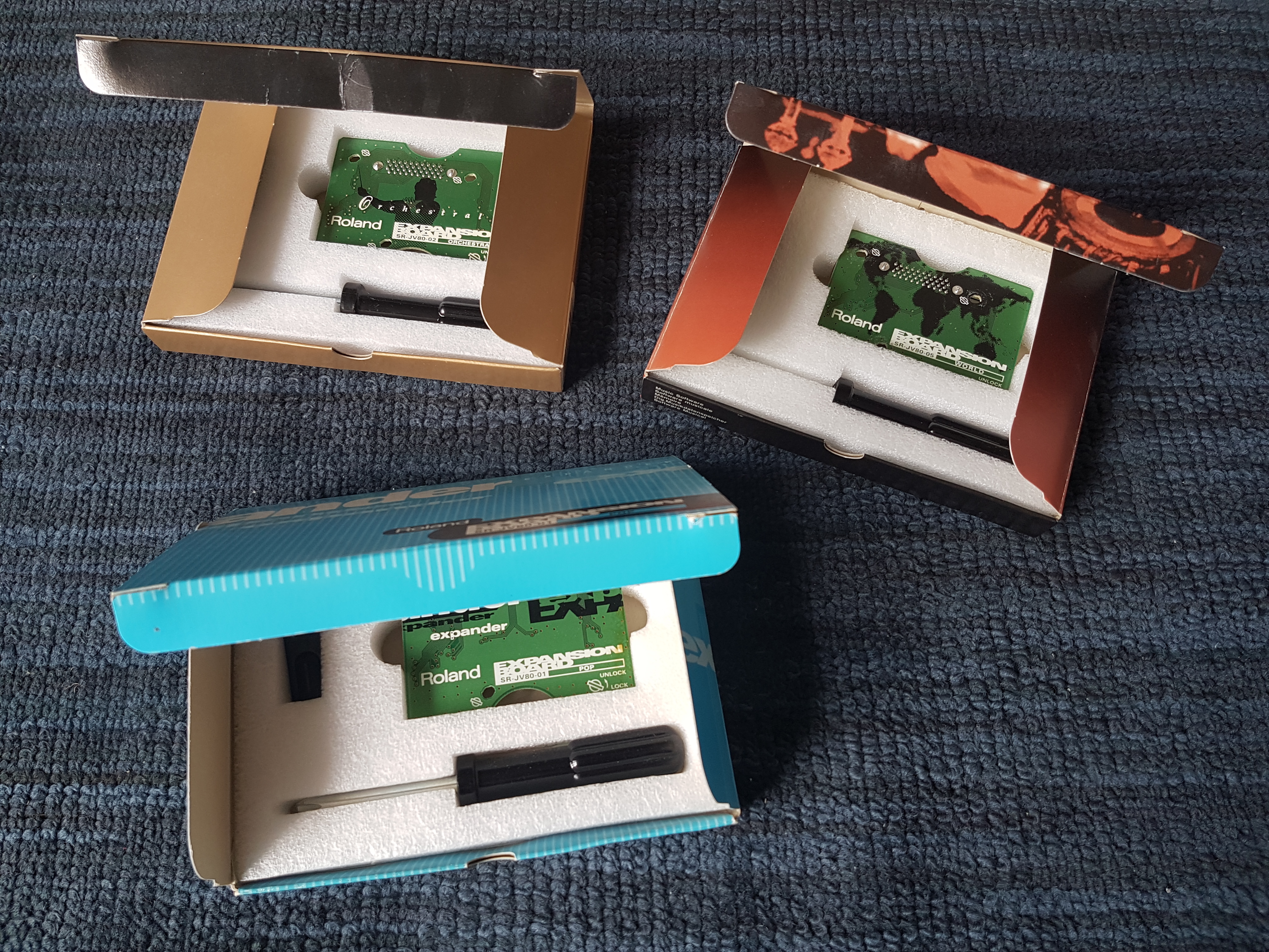 VENDS (Tout ou à la pièce) 4 Cartes Extensions Sons Roland