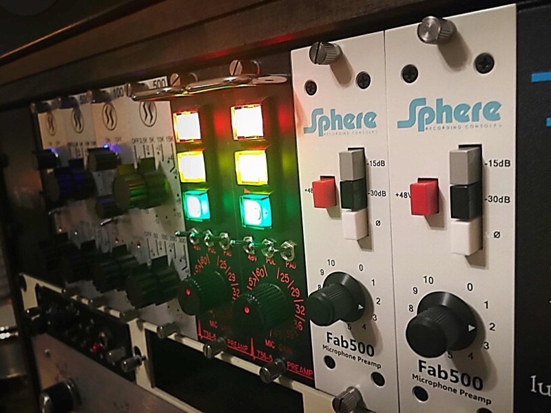 Sphere Recording Consoles Fab 500 : Fab 500 in rack 2