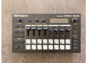 Roland MC-101 (1515)