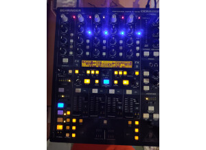 Table mixage Behringer DDM4000 01 (Web)