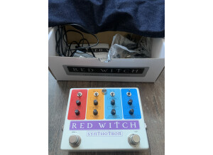Red Witch Synthotron (39950)