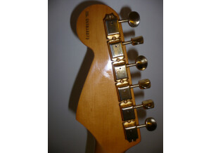 Fender [Artist Series] Stevie Ray Vaughan Stratocaster- 3-color Sunburst Pau Ferro