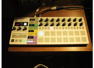 Arturia BeatStep Pro (44364)