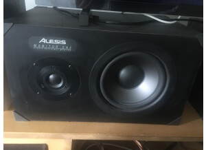 alesis monitor one Left