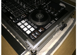 Denon DJ MCX8000 (7652)
