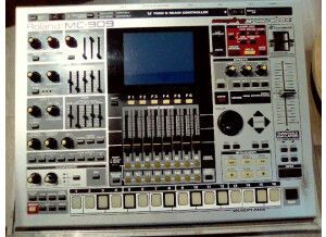 Roland MC-909 Sampling Groovebox (27304)