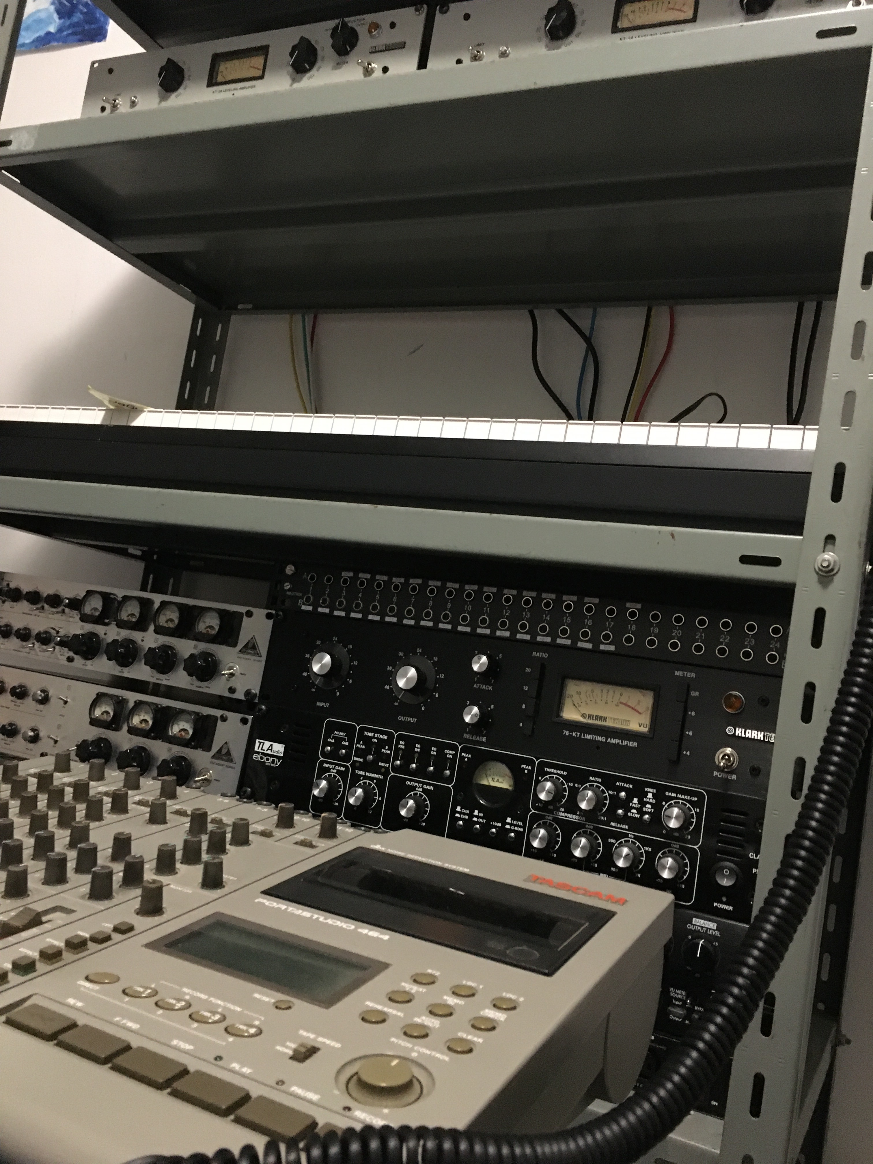 Tascam Portastudio 464