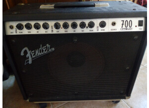 Fender Roc Pro 700