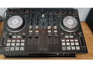 Native Instruments Traktor Kontrol S4 mk2 (31504)