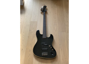 Fender Deluxe Aerodyne Jazz Bass (41312)