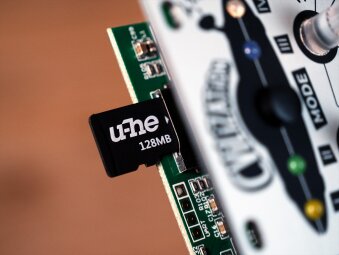 uhe-cvilization-sd-card-reader-closeup uhe-cvilization-sd-card-reader-closeup