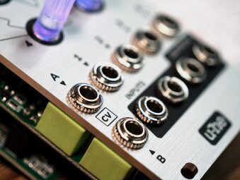 uhe-cvilization-input-output-cv-connectors-closeup uhe-cvilization-input-output-cv-connectors-closeup