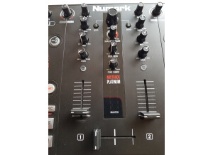 Numark Mixtrack Platinum (75358)