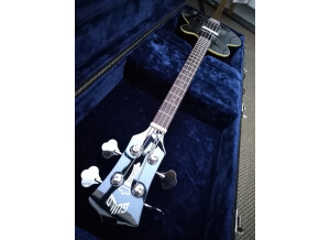 Guild M-85 Bass