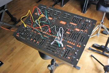 Behringer 2600 : B2600_2tof 13 unlit.JPG Behringer 2600 : B2600_2tof 13 unlit.JPG