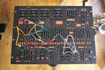 Behringer 2600 : B2600_2tof 12 unlit.JPG Behringer 2600 : B2600_2tof 12 unlit.JPG