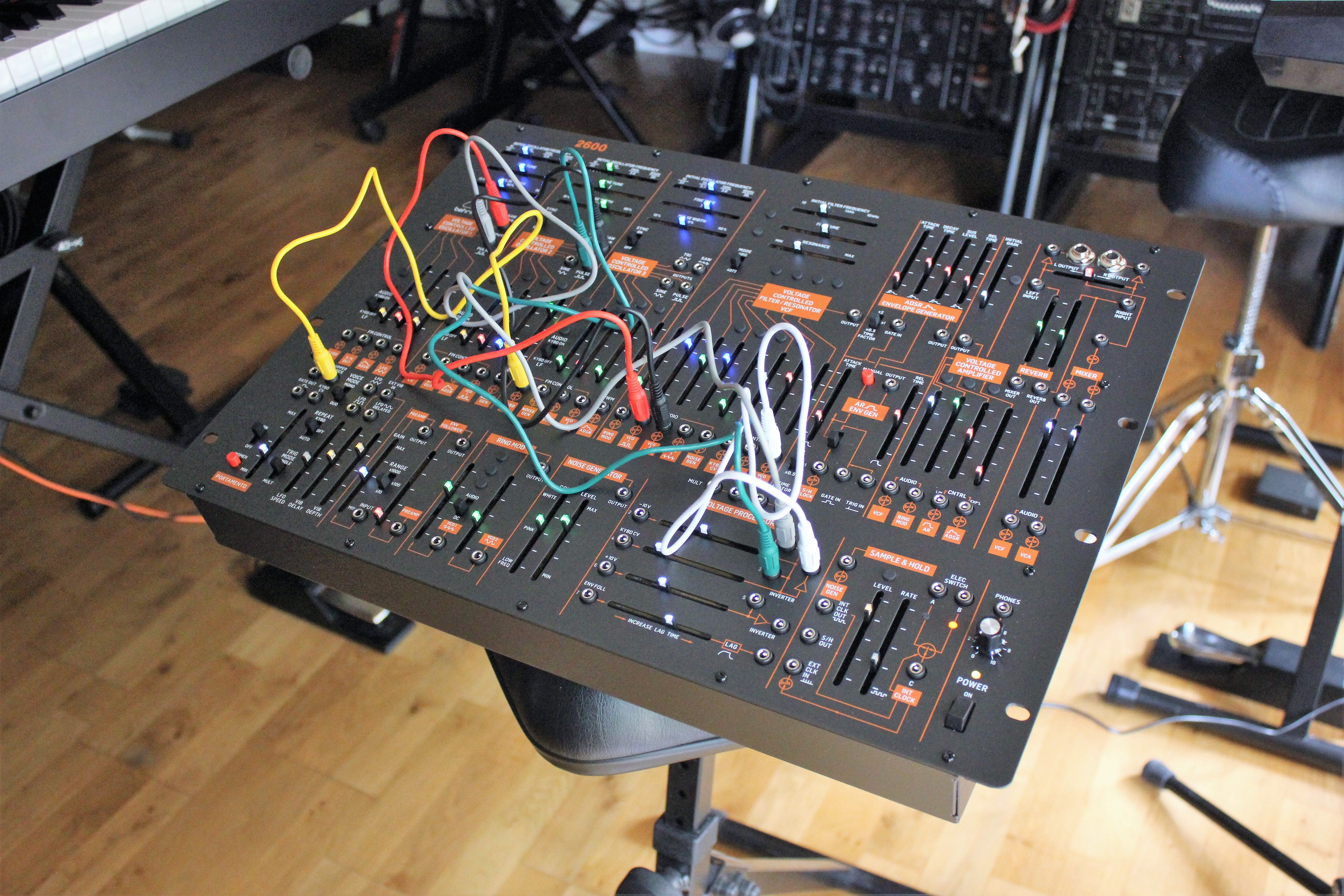 Behringer 2600 : B2600_2tof 02.JPG