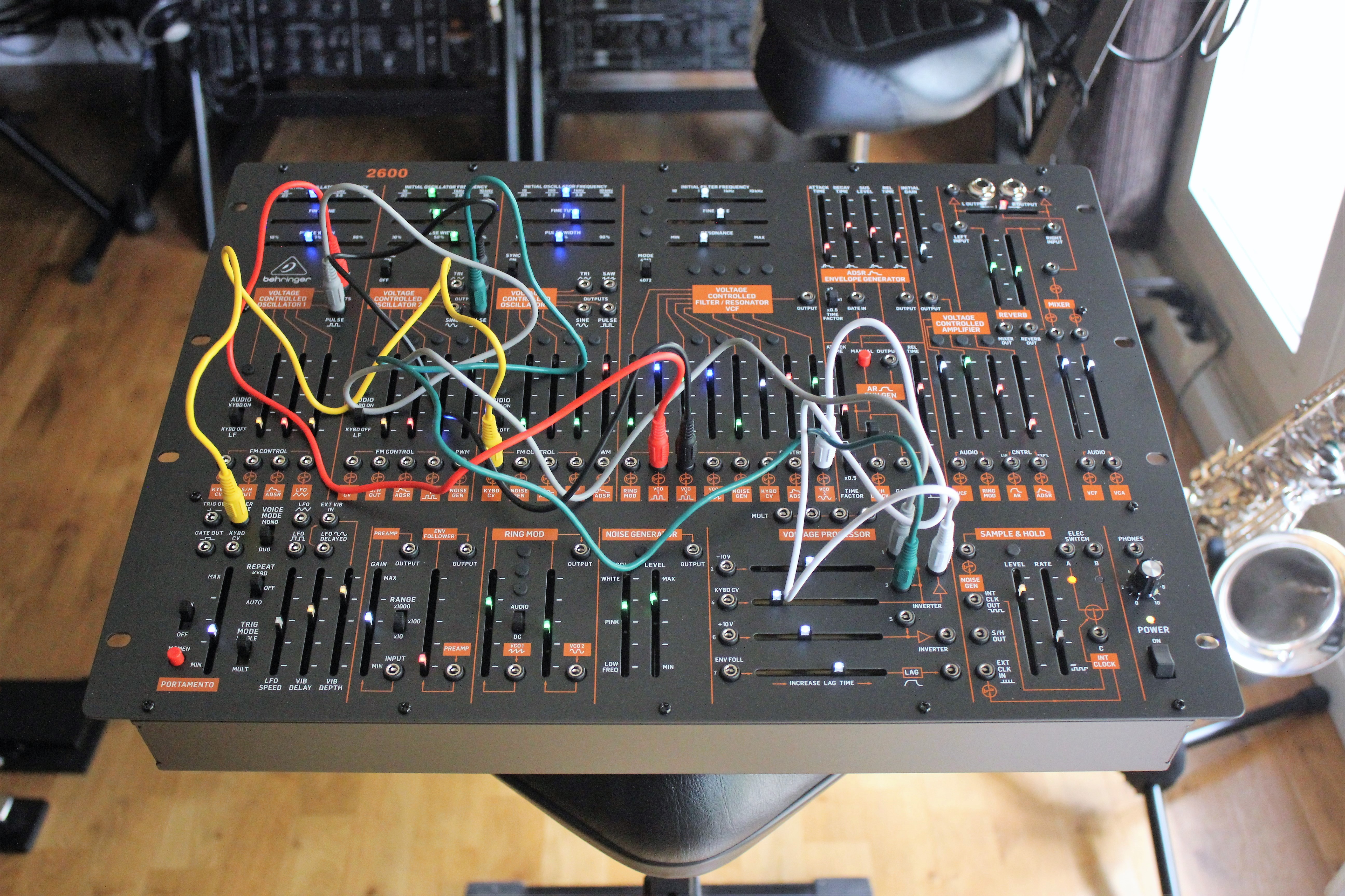 Behringer 2600 : B2600_2tof 01.JPG