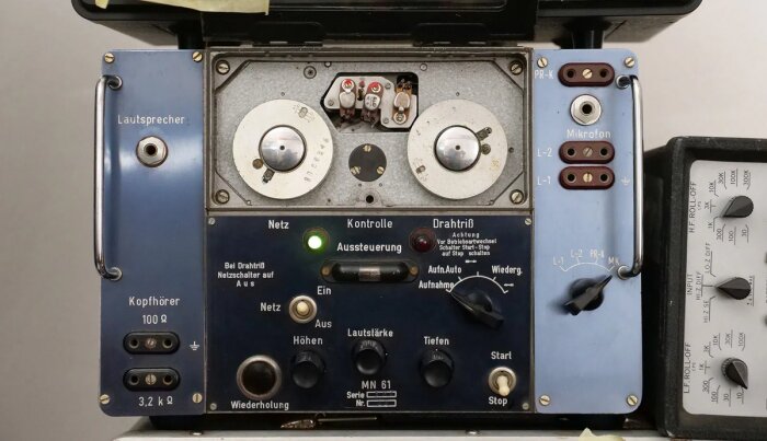 MN61 Wire Recorder MN61 Wire Recorder