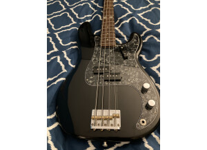 Squier Eva Gardner Precision Bass (66327)