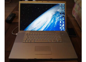 Apple MacBook Pro 17" (148)