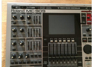Roland MC-909 Sampling Groovebox (67179)