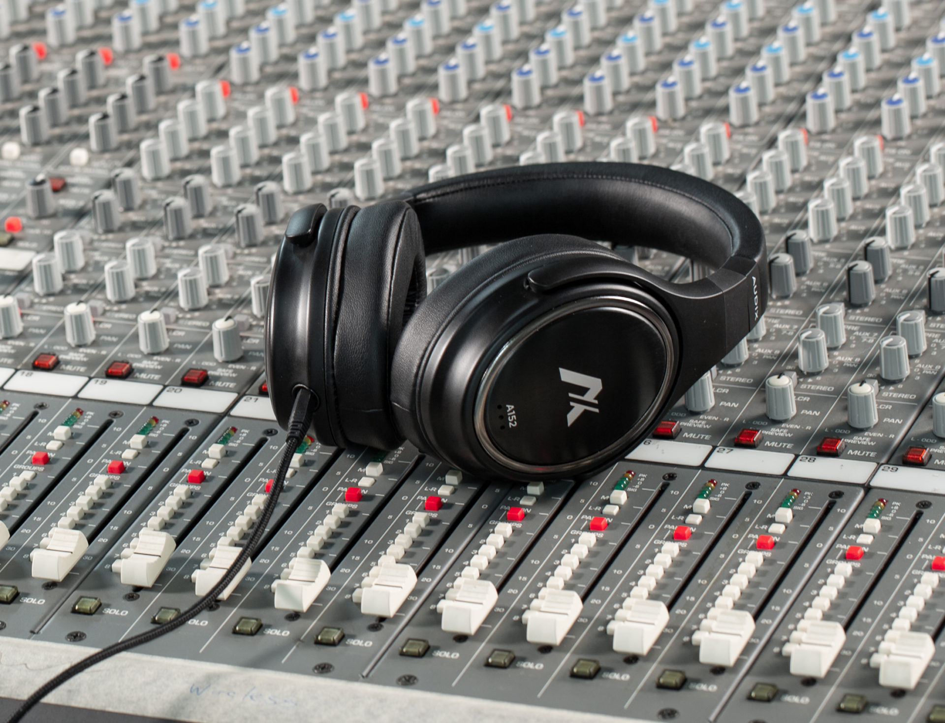 audix_headphone_hero3-1920x1468