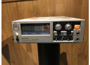 Sony PCM-F1 (78892)