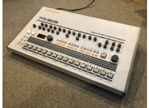 Roland TR-909 (29100)