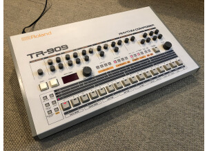 Roland TR-909 (6877)
