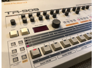 Roland TR-909 (48141)