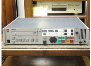 EMT 981 PLAYER CD BROADCAST