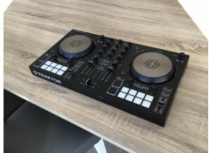 Native Instruments Traktor Kontrol S2 mk3 (53825)