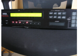 Yamaha TX802 (64046)
