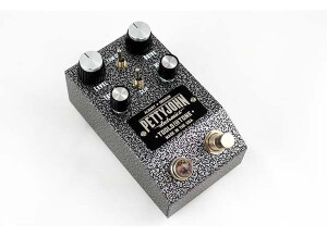 pettyjohn_0012_Pettydrive-Iron_white_1