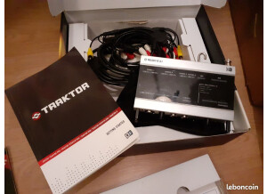 Native Instruments Audio 8 DJ (90745)