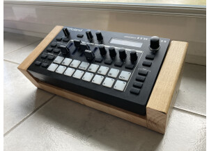 Roland MC-101 (63900)