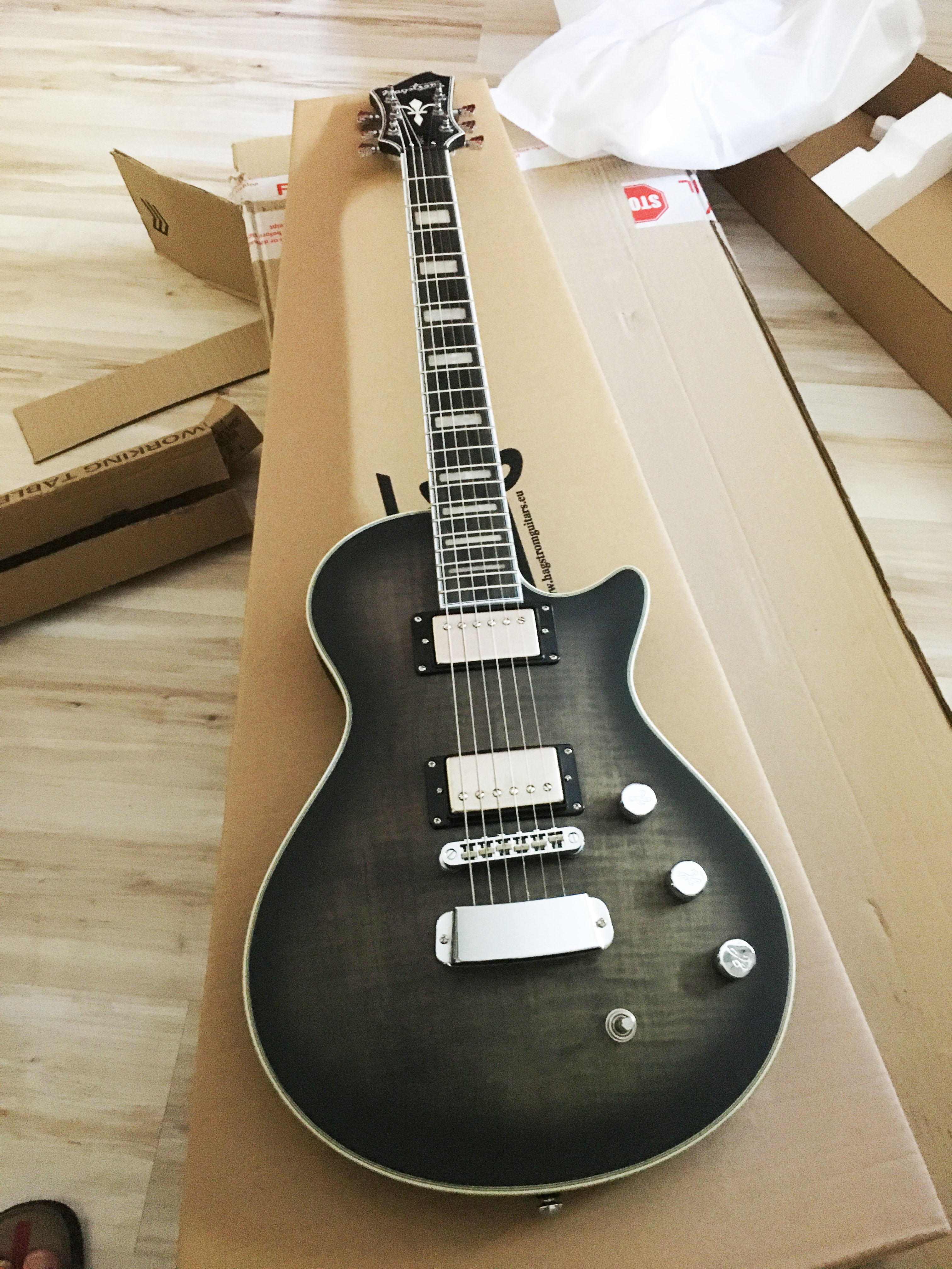 Hagstrom Ultra Max