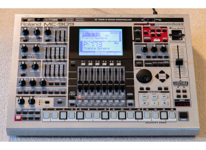 Roland MC-909 Sampling Groovebox (70764)