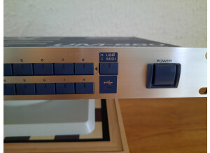 Edirol UM-880 (31100)